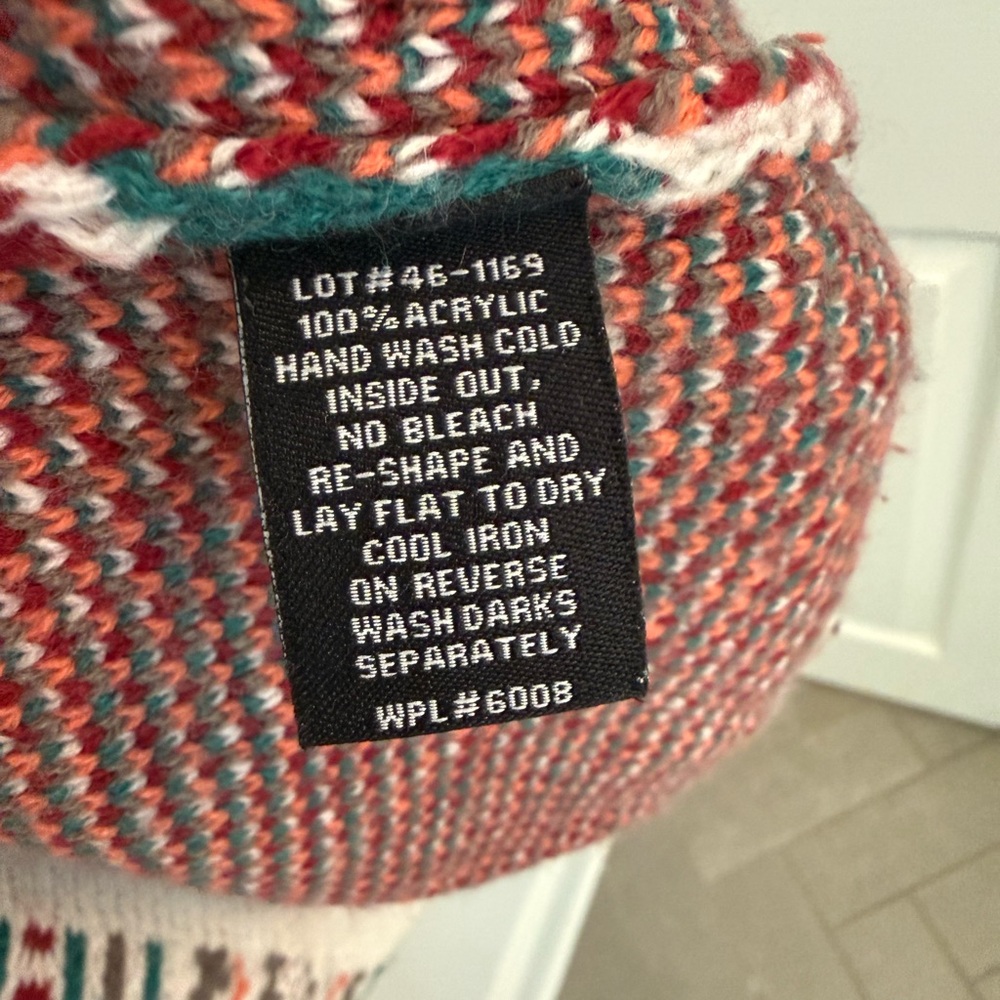 Geometric Patterned Crew Neck Sweater - Picture 4 of 4